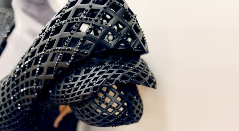 时尚需要高科技：首件全铰接式3D打印礼服 | YF时尚解析