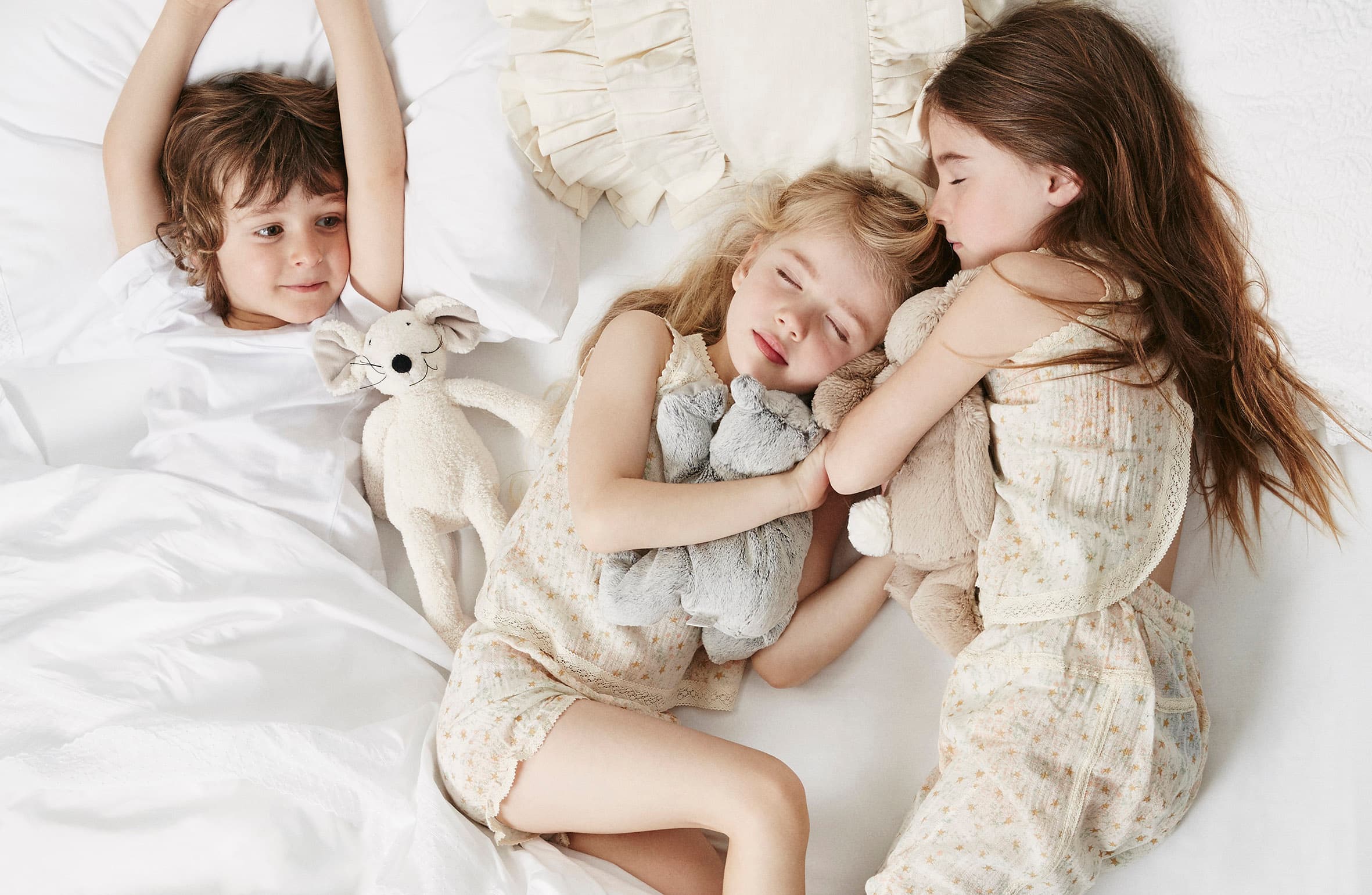 Zara Home Kids 2015 夏季广告大片宣传图，极简主义视觉设计