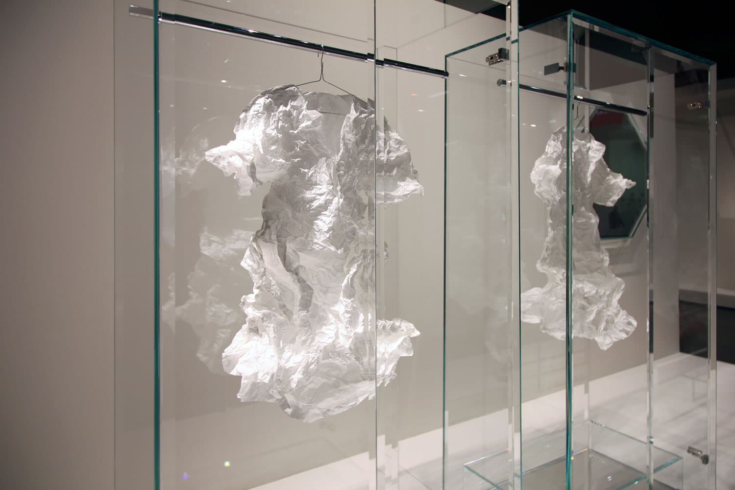 Tokujin Yoshioka : Glas Italia 全透明衣柜