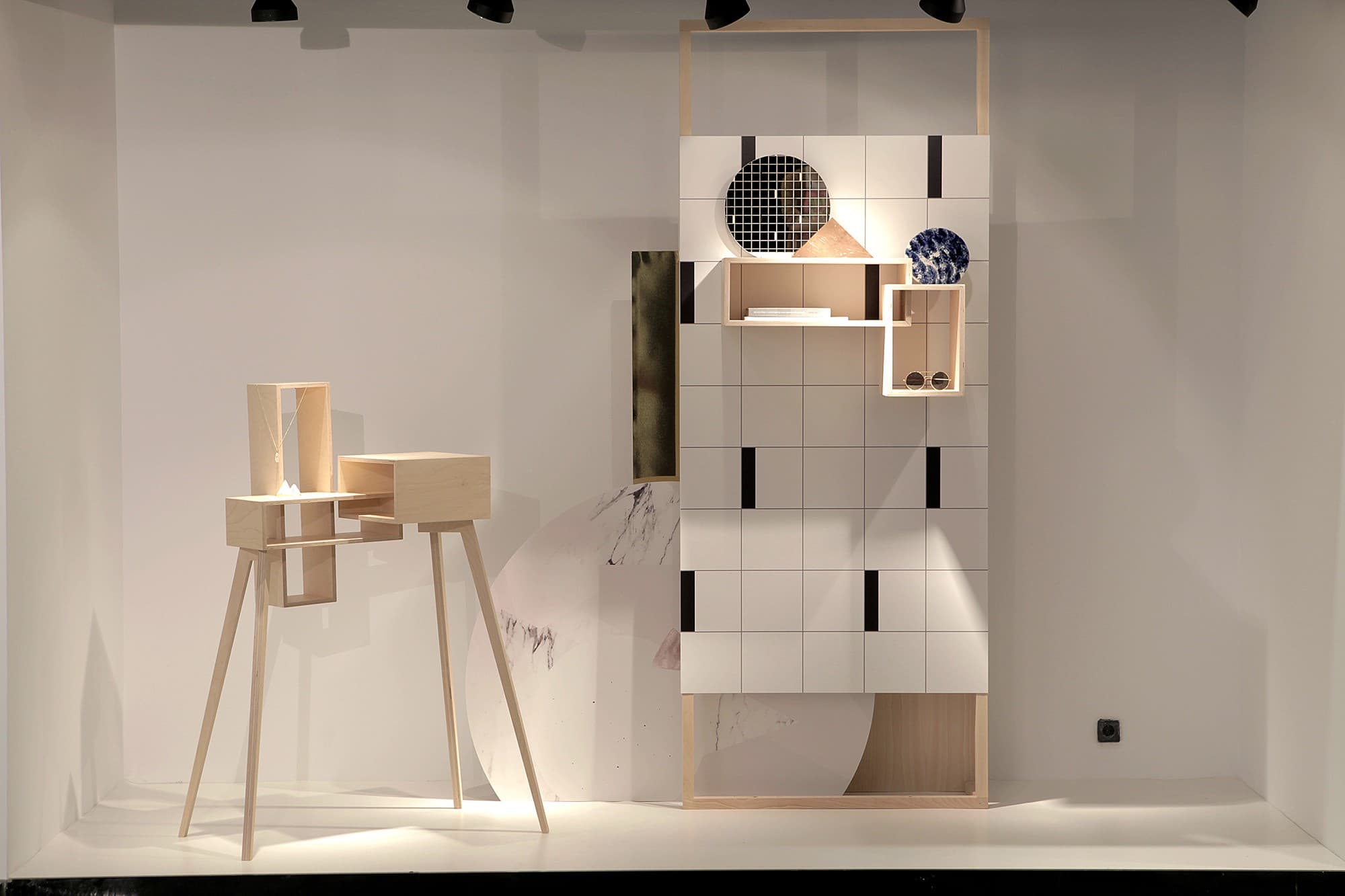 BERSHKA旗舰店的陈列设计具备实用功能和传感设置