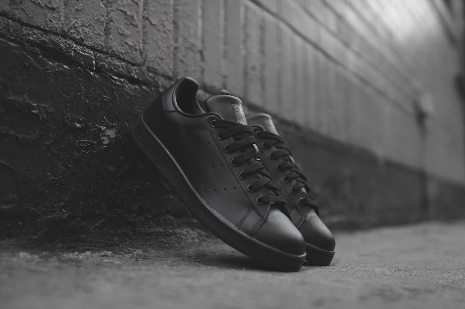 Stan Smith 推出全黑色款 | YF时尚解析