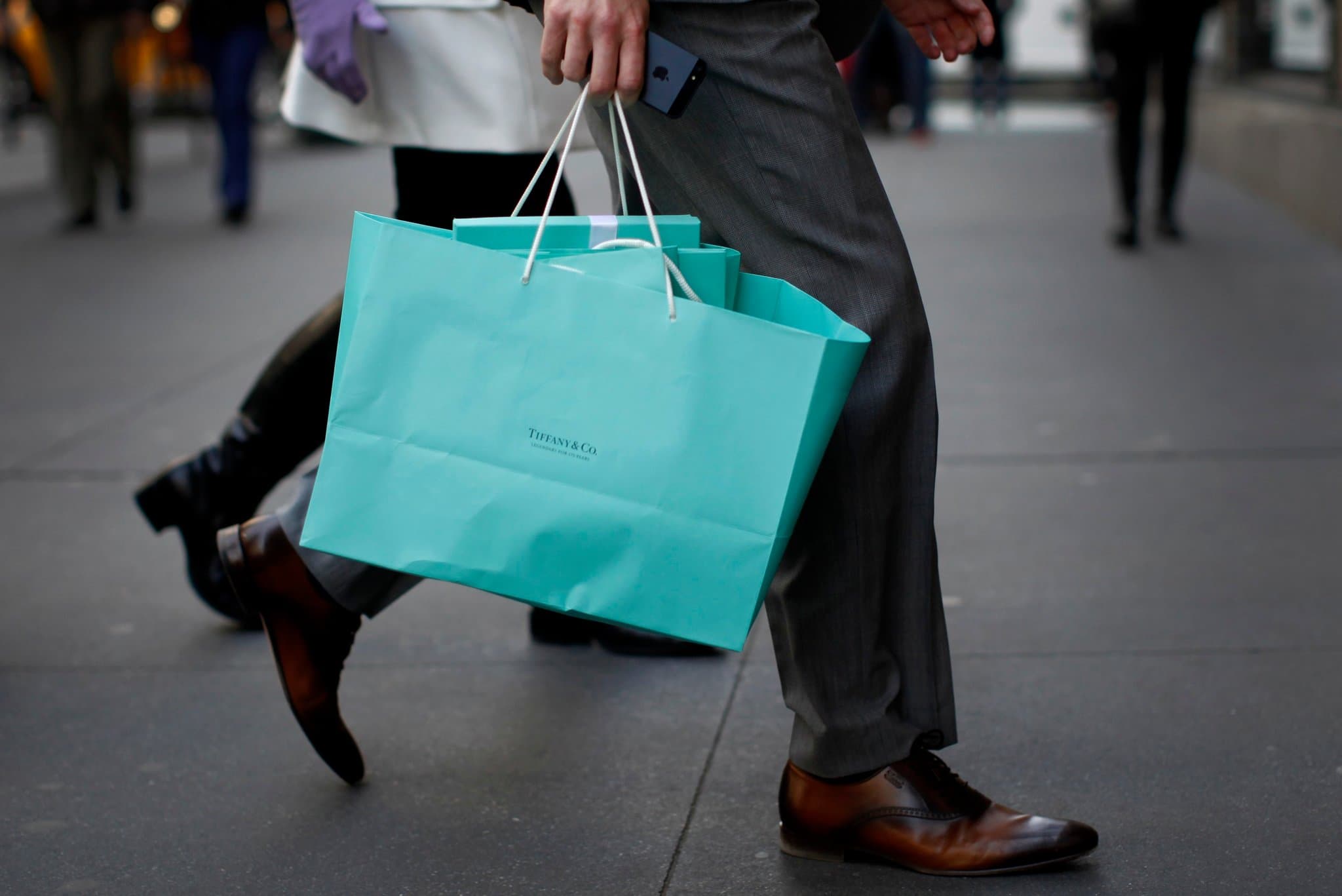 162亿美元，LVMH宣布正式收购Tiffany