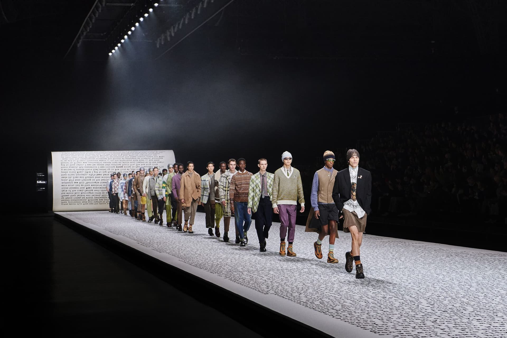 Dior 2022 秋季男装系列：从经典著作《On the Road》汲取灵感 | YF时尚解析