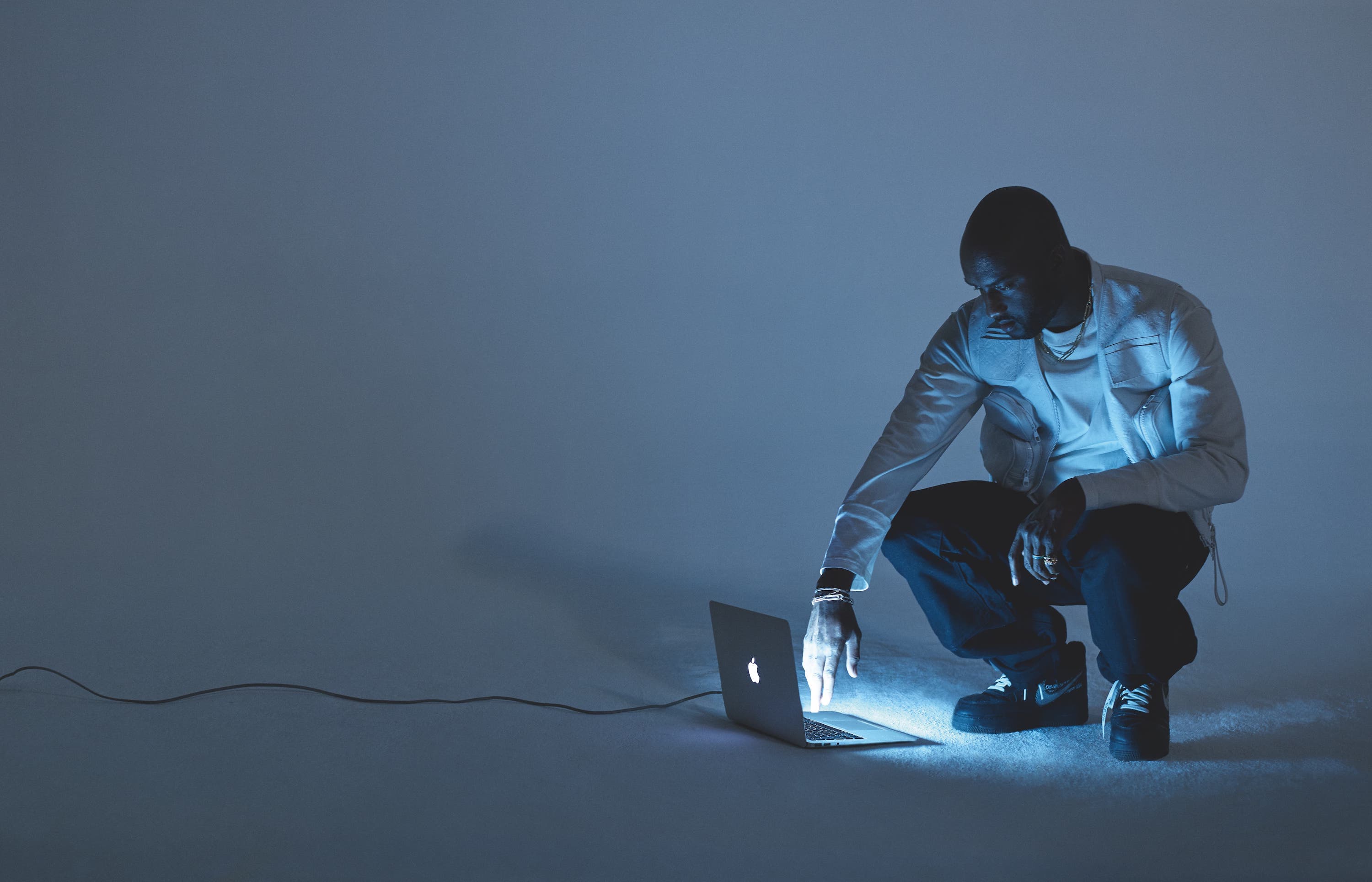 《Louis Vuitton: Virgil Abloh》纪念书籍