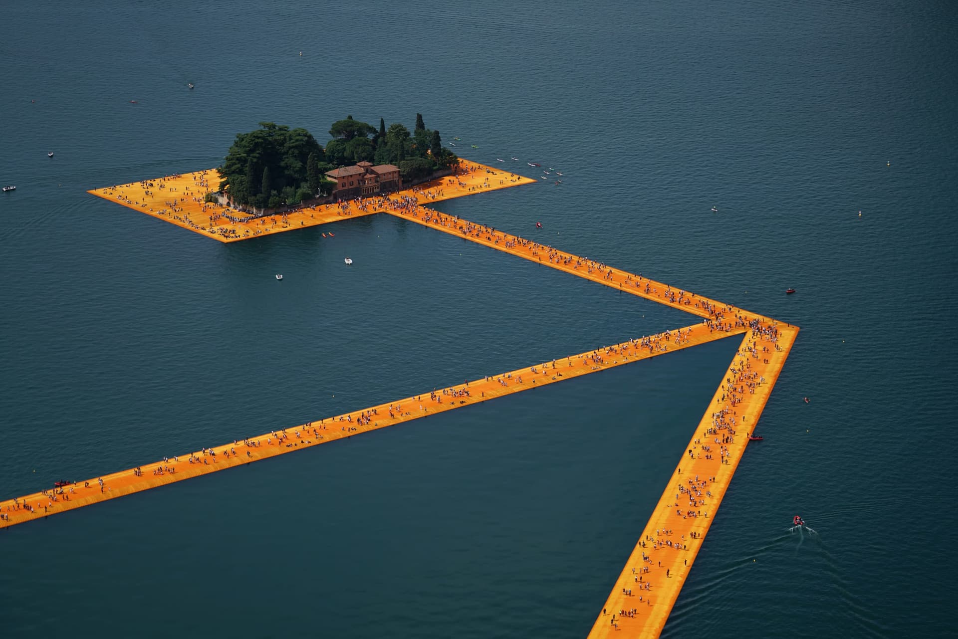 回顾包裹艺术大师 Christo 最壮观的10个作品 | YF时尚解析
