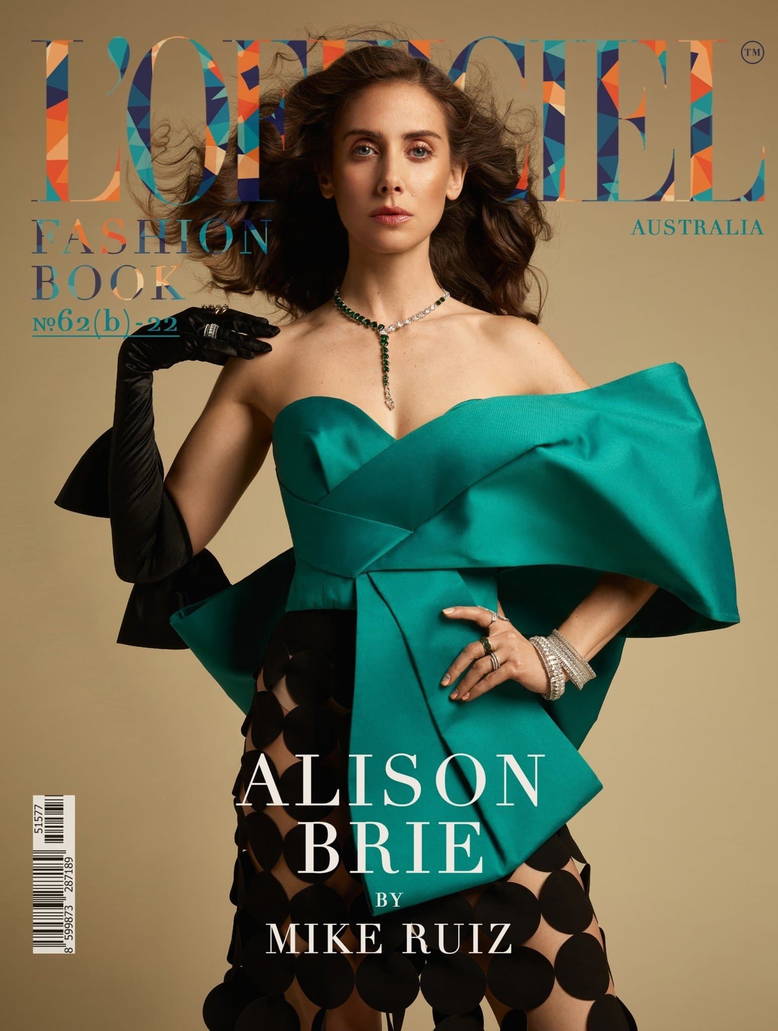 Alison Brie for L’Officiel Fashion Book Australia #62 时尚杂志封面,摄影师作品展示