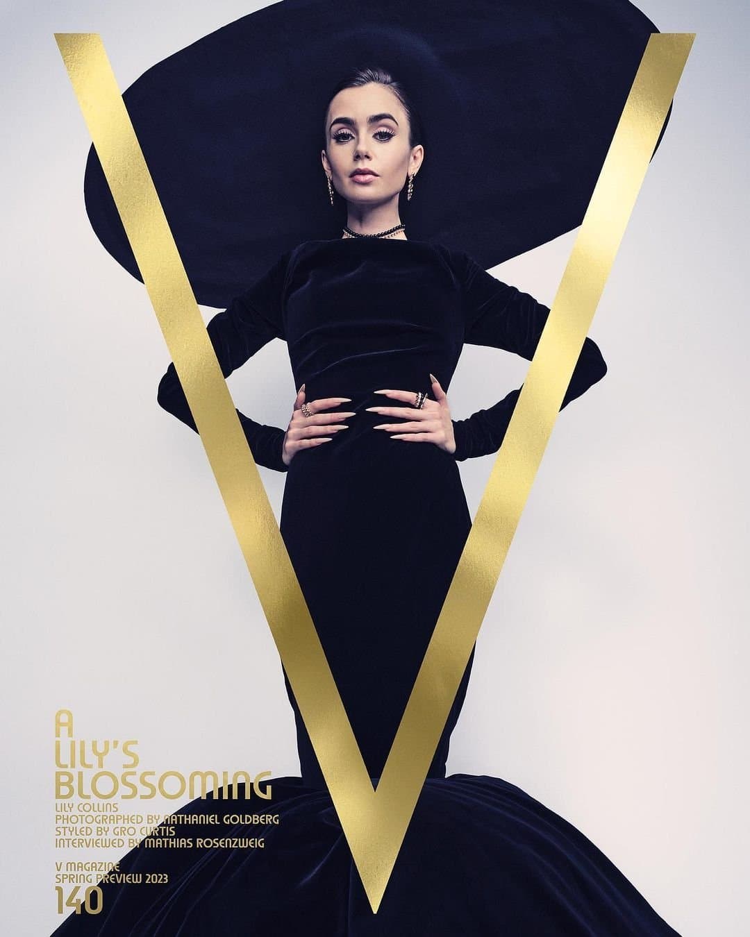 Lily Collins for V Magazine – Spring 2023 时尚杂志封面,摄影师作品展示