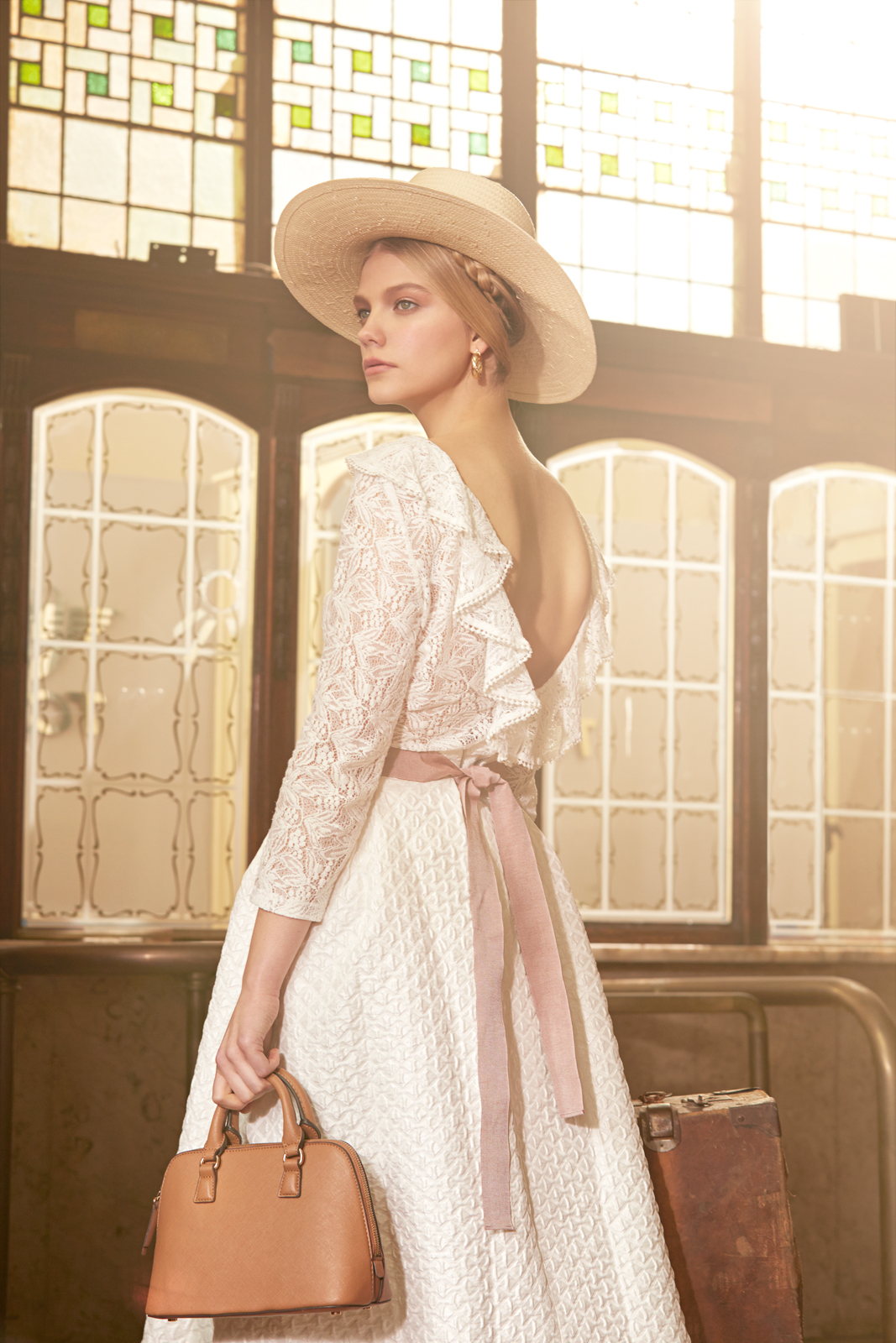 Julia-Veilex-Hannah-Schwaerzer-Semih-Kanmaz-Cosmopolitan-Turkey-April-2014-02