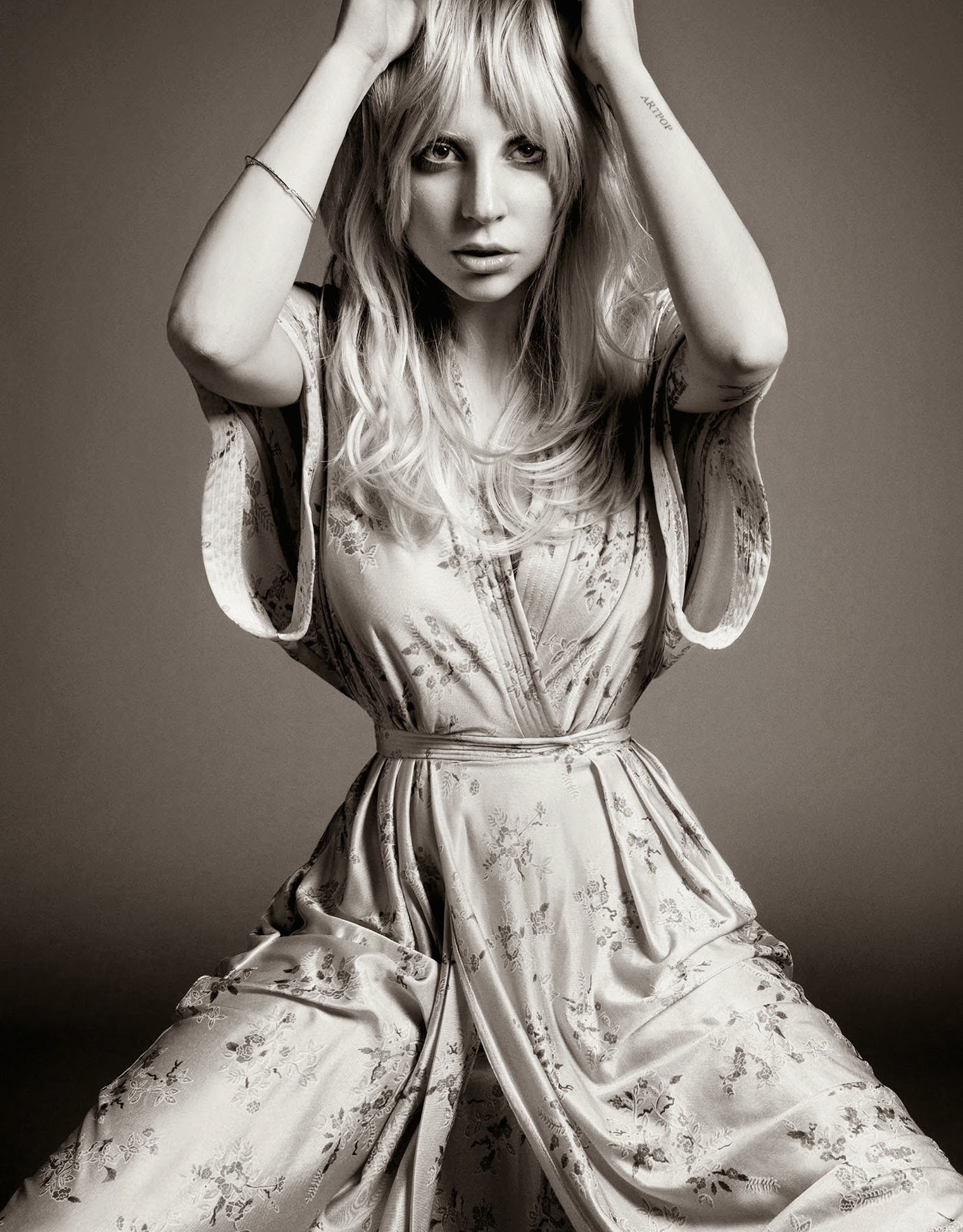 lady-gaga-by-inez-van-lamsweerde-vinoodh-matadin-for-porter-magazine-2-summer-2014-9