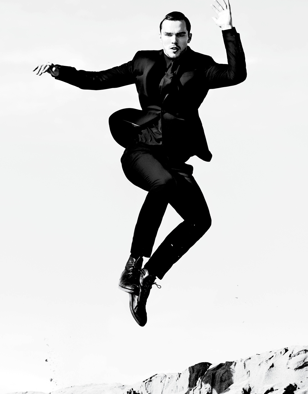 nicholas-hoult-by-mario-testino-for-v-magazine-man-spring-summer-2014-1