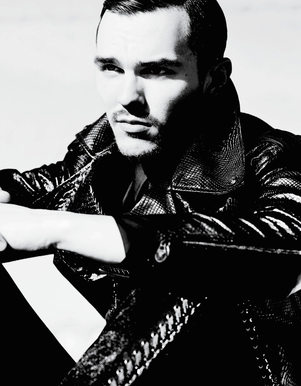 nicholas-hoult-by-mario-testino-for-v-magazine-man-spring-summer-2014-2