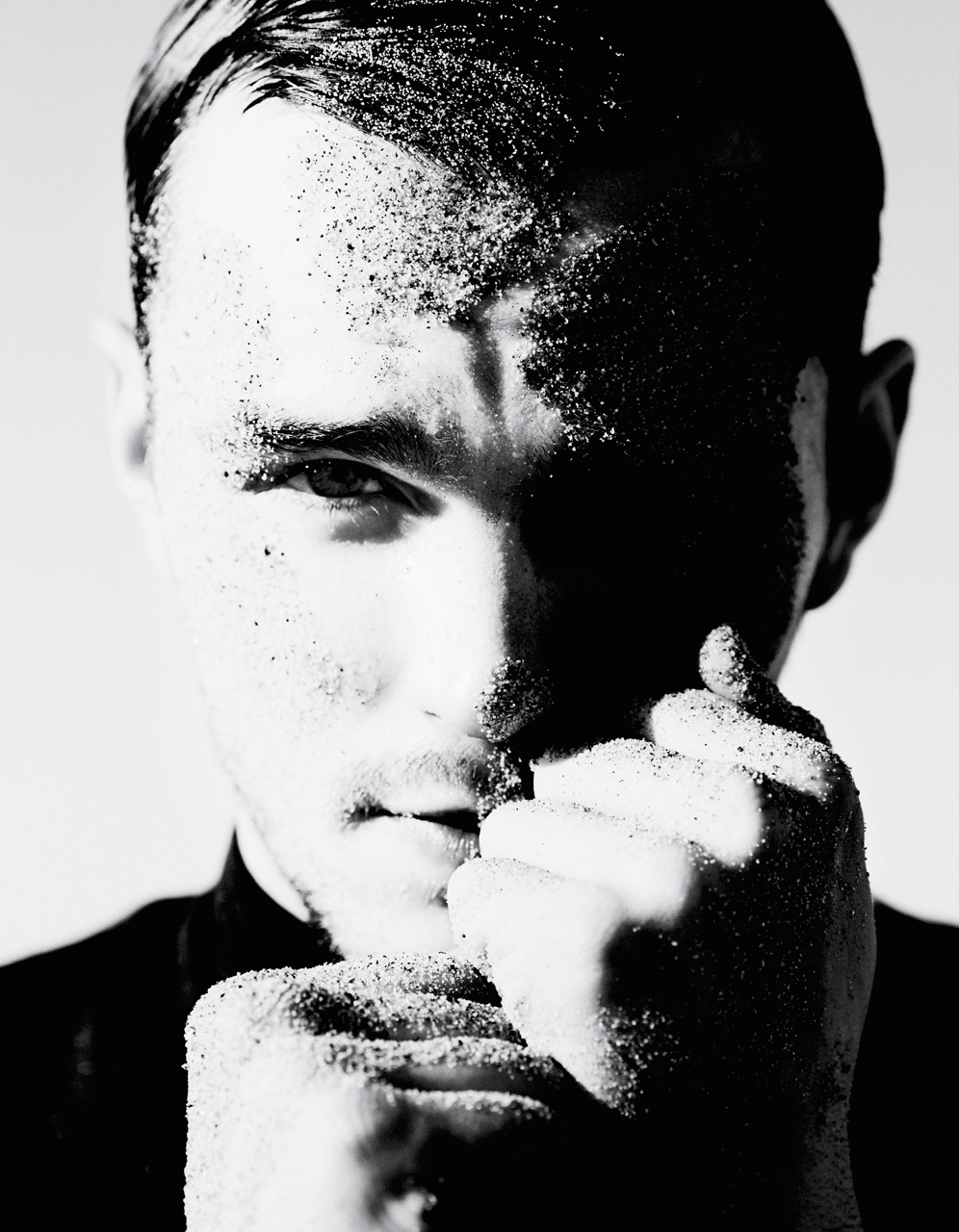 nicholas-hoult-by-mario-testino-for-v-magazine-man-spring-summer-2014-8