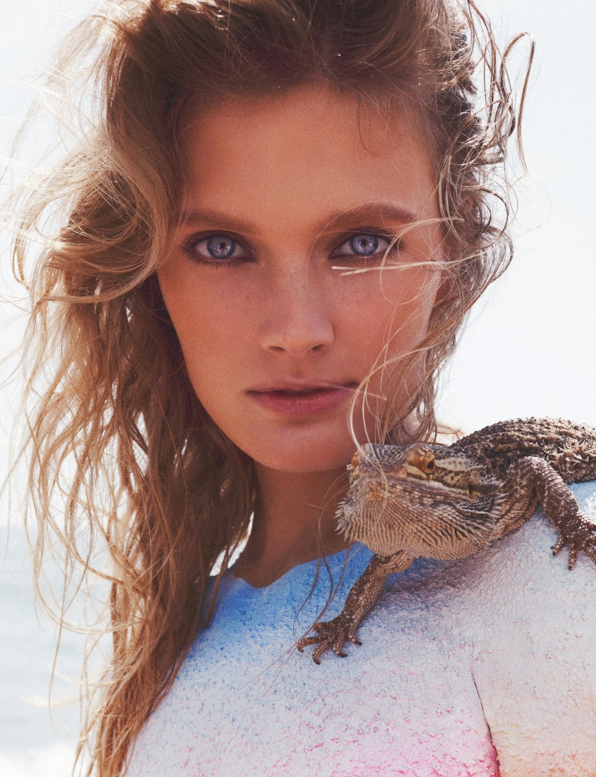 constance-jablonski-by-benny-horne-for-numc3a9ro-154-junejuly-2014