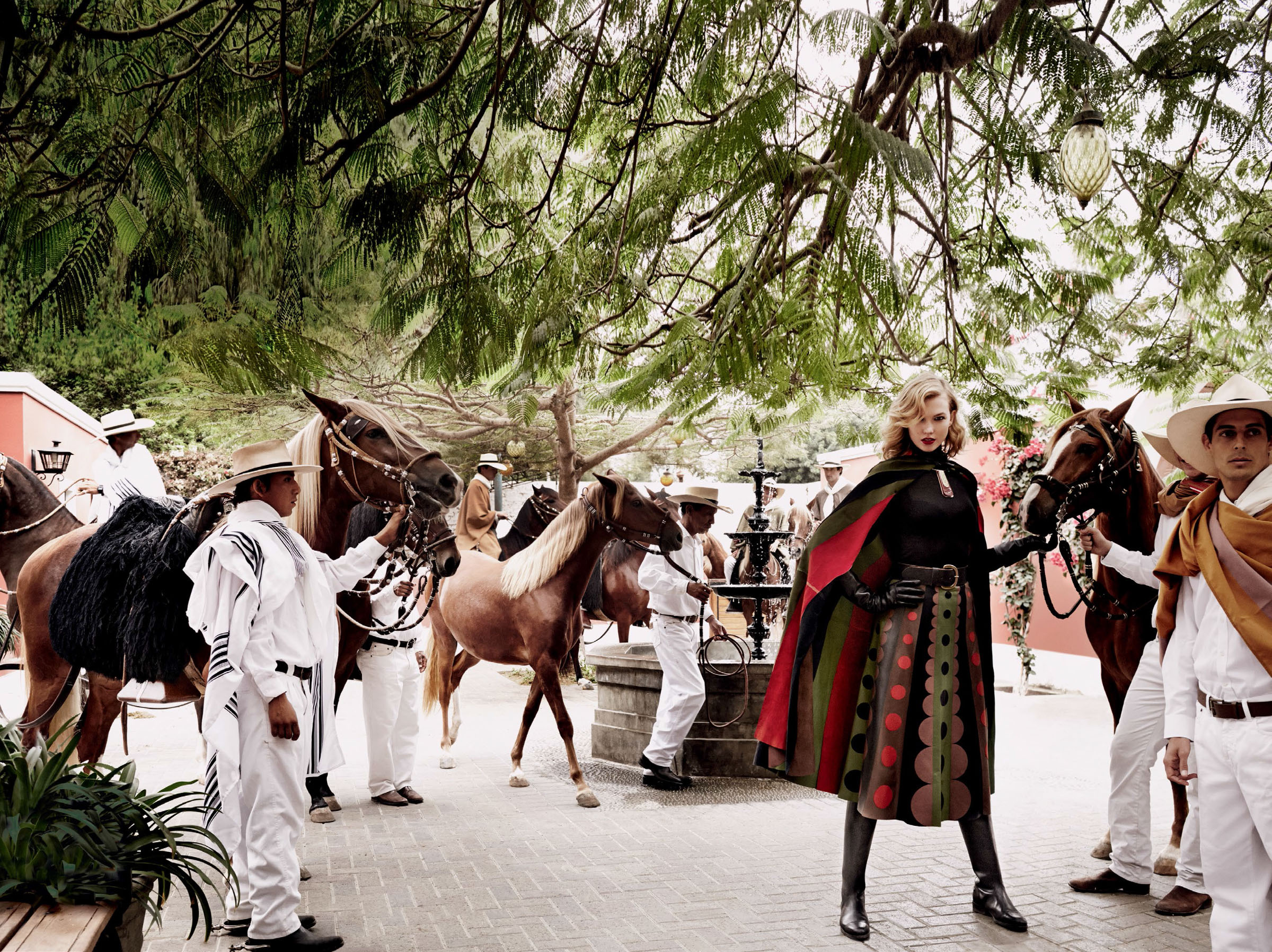 karlie-kloss-by-mario-testino-for-vogue-us-september-2014-2