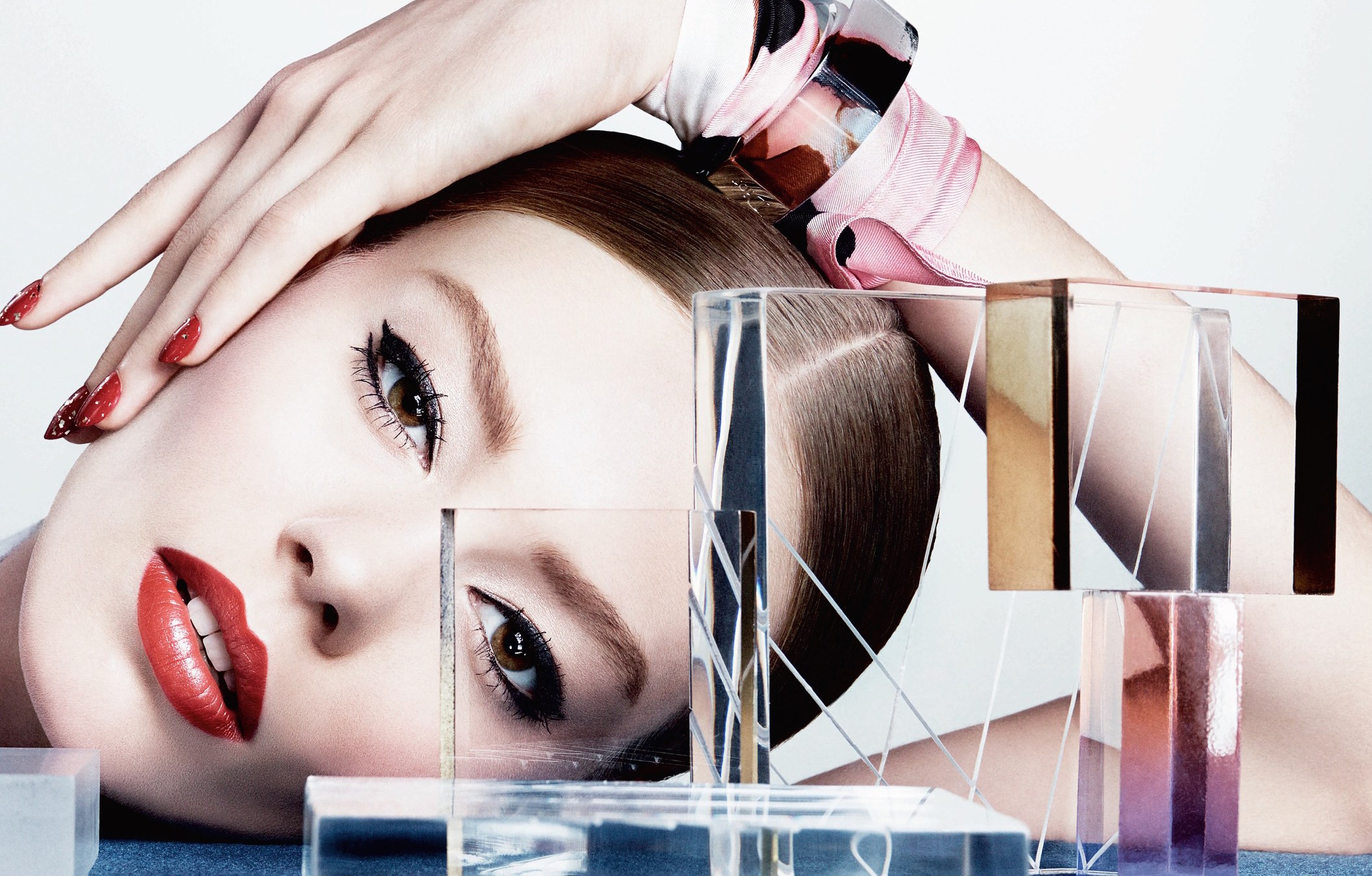 ondria-hardin-by-craig-mcdean-for-dior-magazine-winter-2014-1