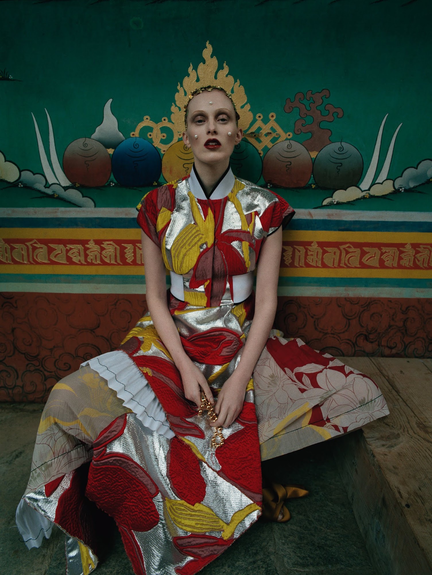 karen-elson-by-tim-walker-for-vogue-uk-may-2015-7