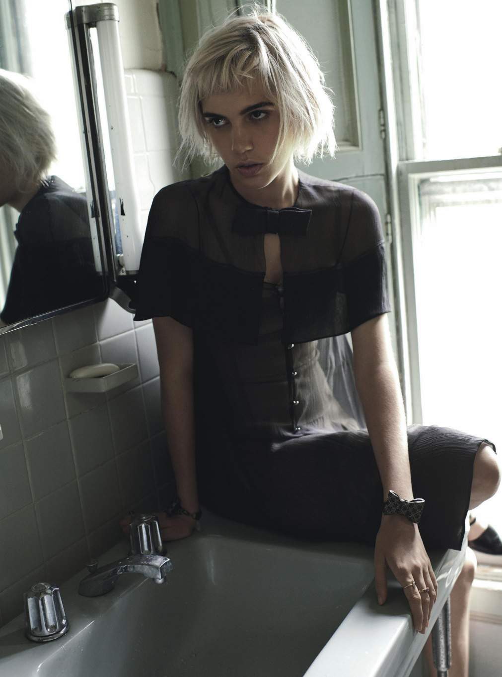 julia-cumming-by-nick-dorey-for-vogue-australia-september-2015-5