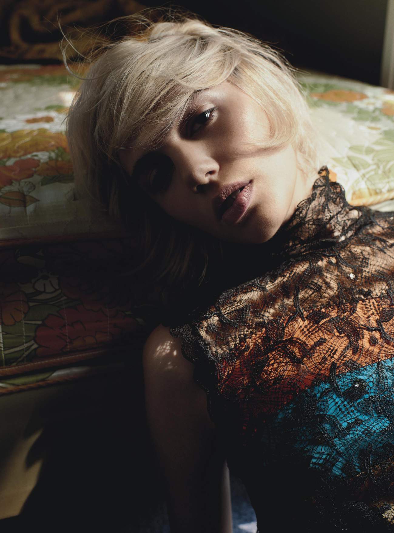 julia-cumming-by-nick-dorey-for-vogue-australia-september-2015-7