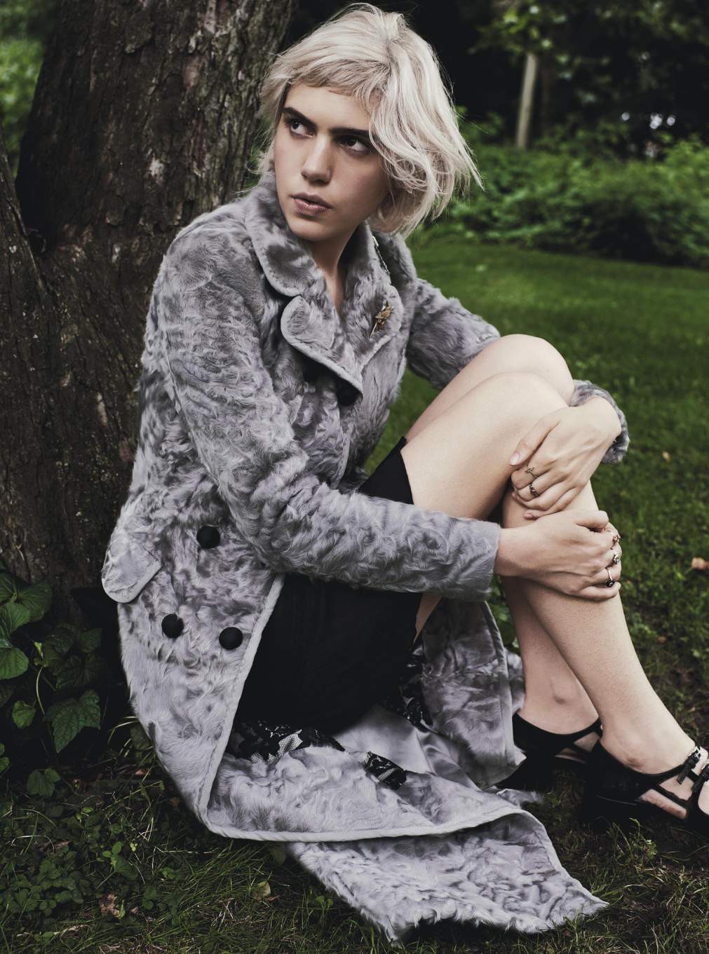 julia-cumming-by-nick-dorey-for-vogue-australia-september-2015-9