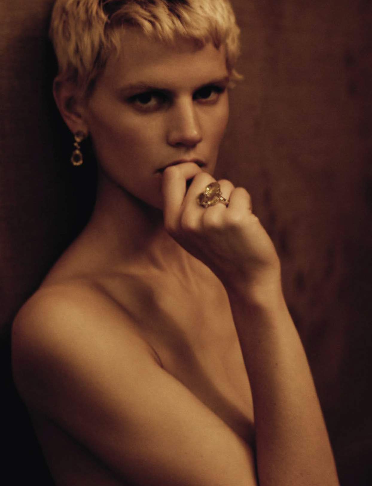 saskia-de-brauw-by-paolo-roversi-for-vogue-italia-september-2015-1