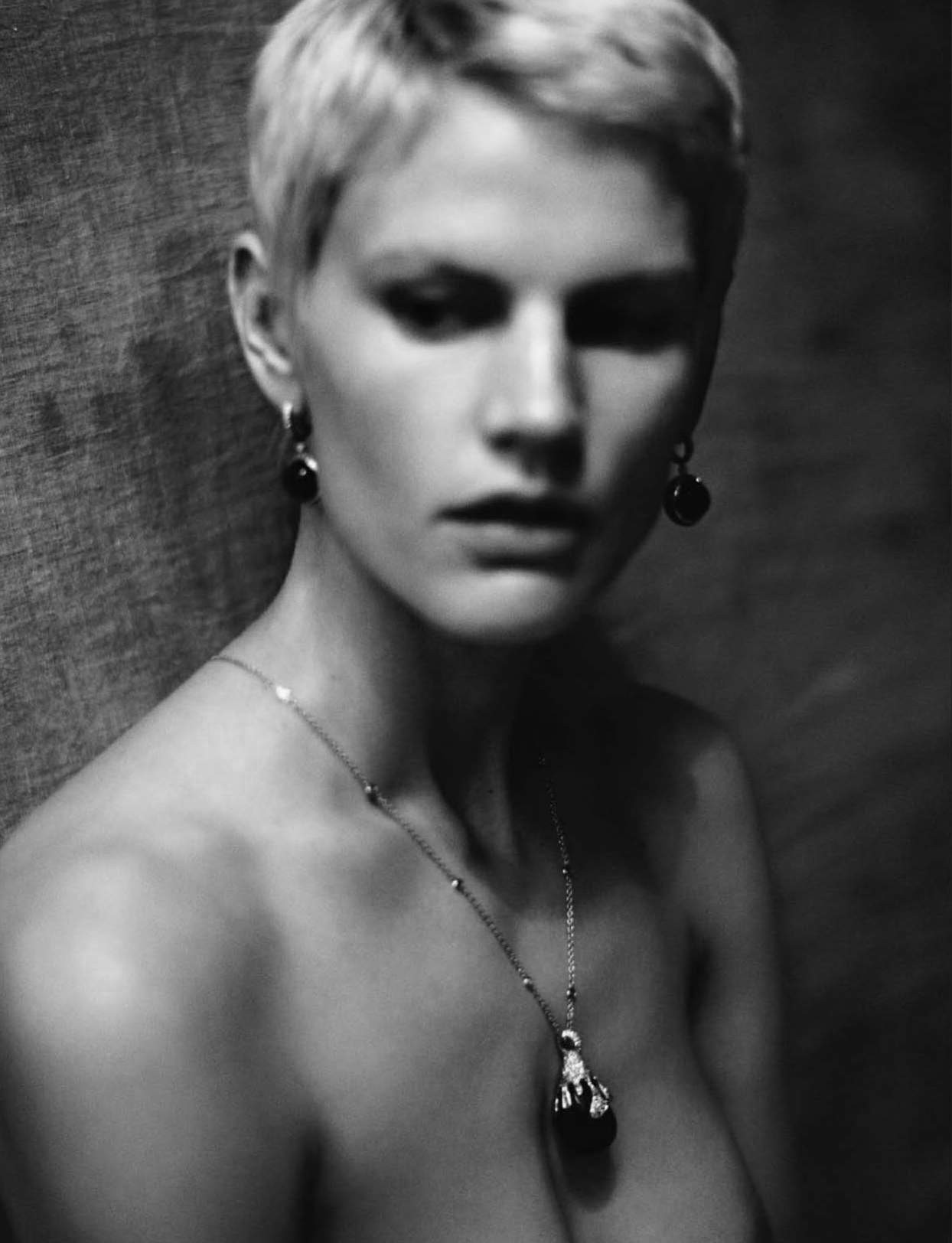 saskia-de-brauw-by-paolo-roversi-for-vogue-italia-september-2015-7