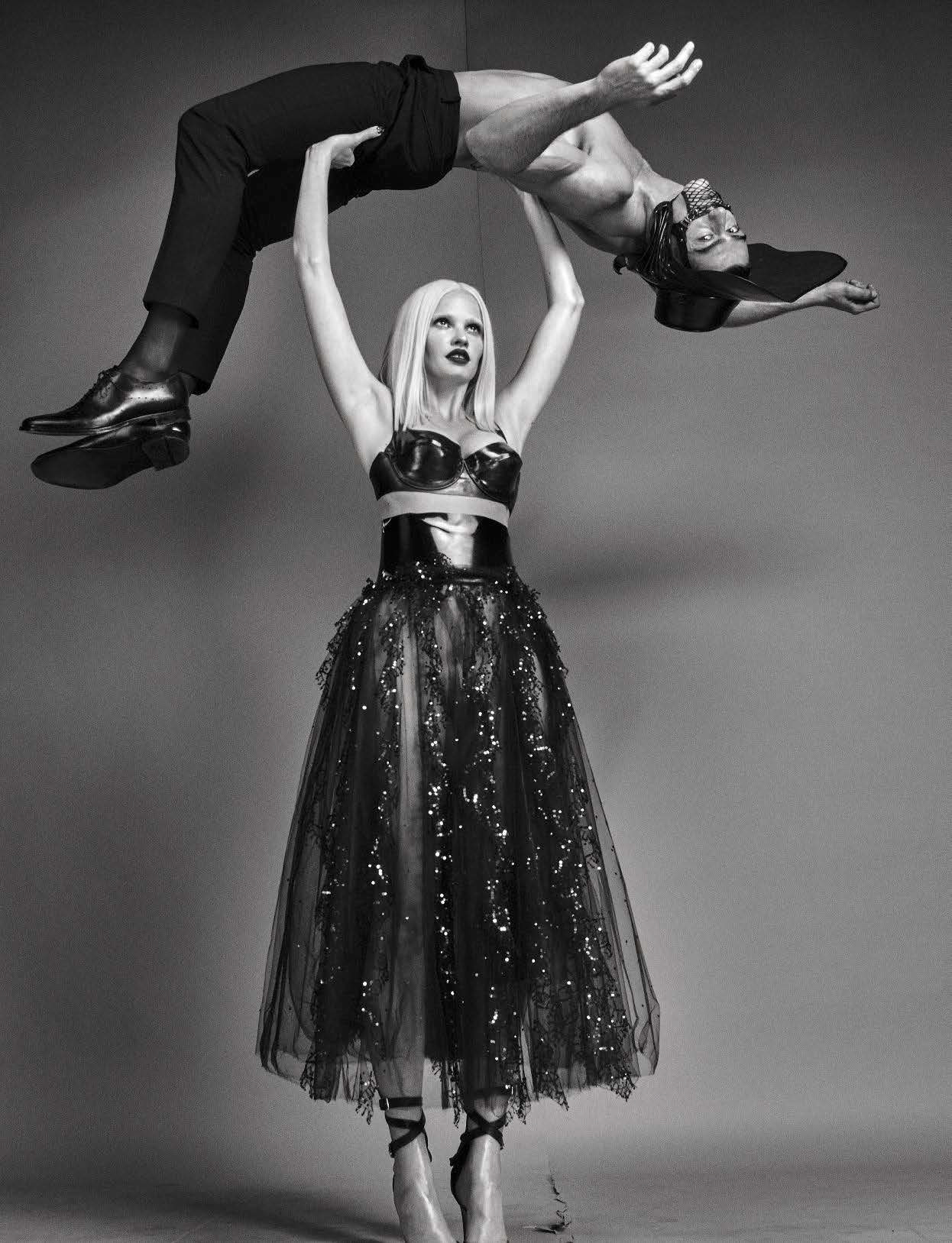 Vogue-Italia-August-2016-Lara-Stone-by-Steven-Klein-yesonfashion-11