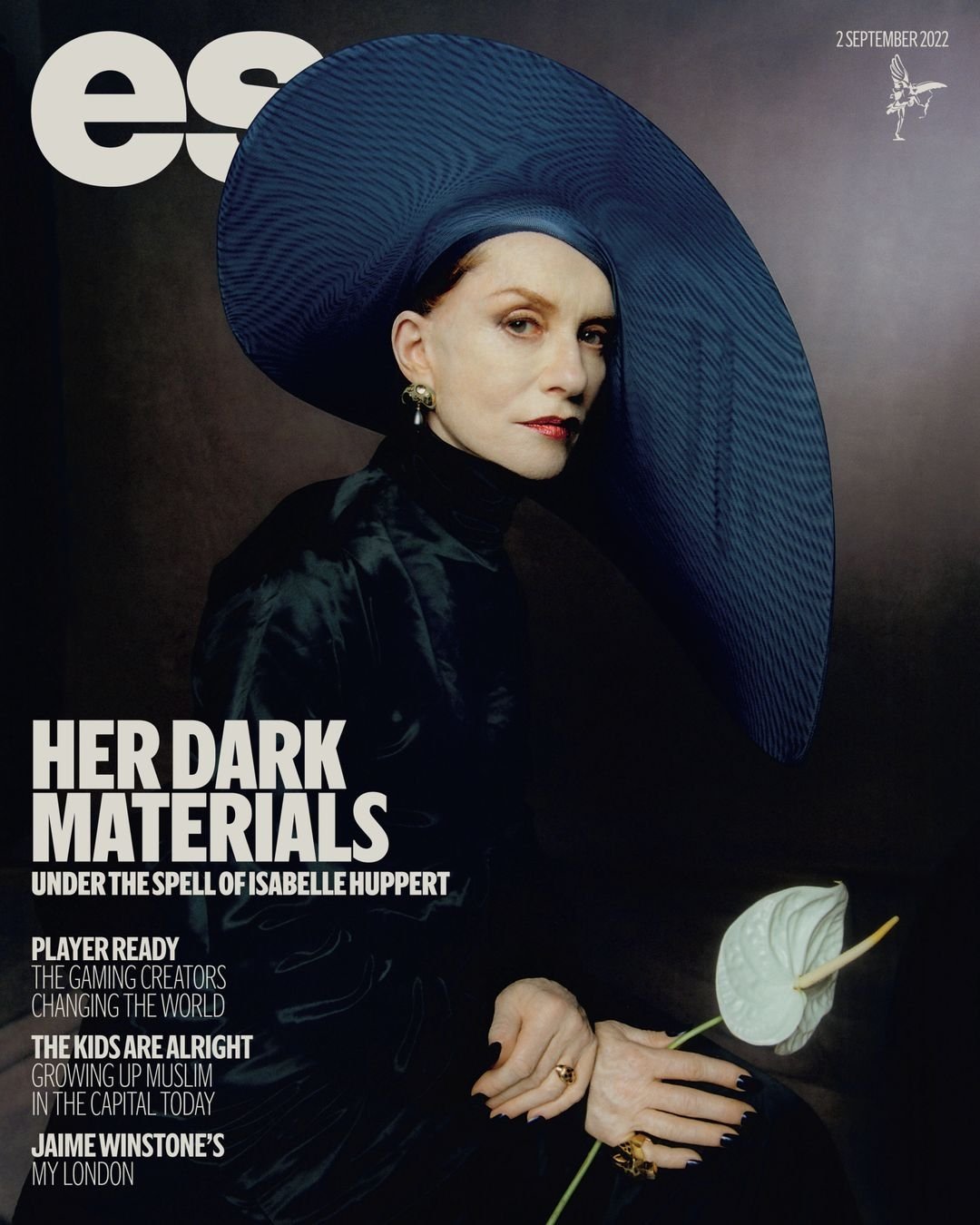 Isabelle Huppert en couverture de Vogue France de décembre 2021